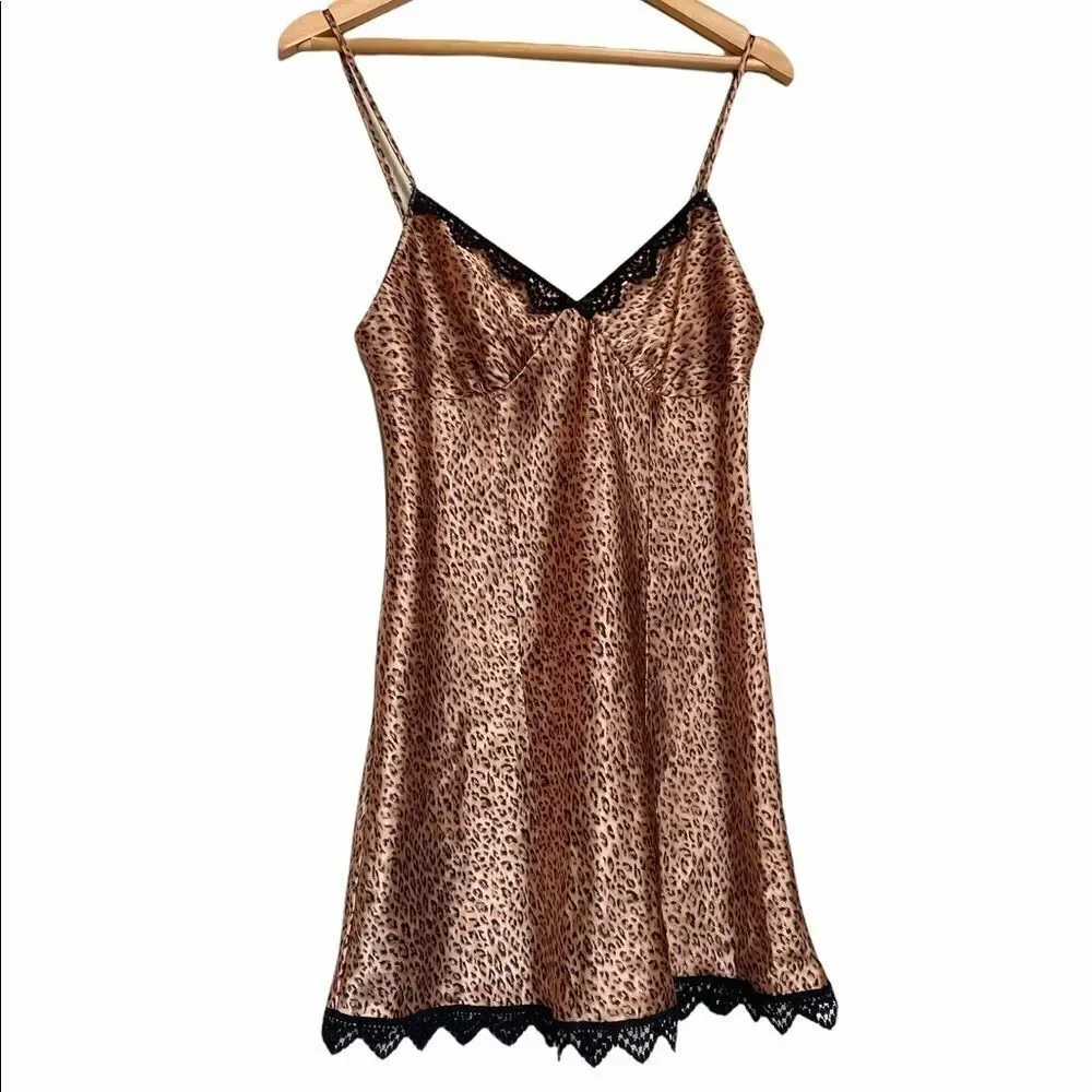 ❤GILLIGAN & O'MALLEY LEOPARD PRINT SATIN CHEMISE S